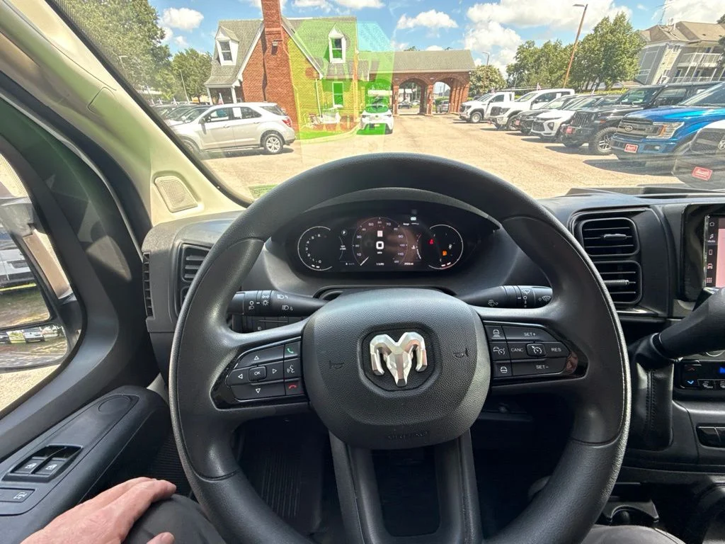 Used 2025 White Ram Base image 15