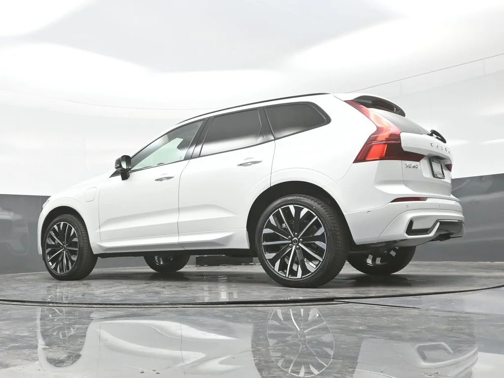 New 2026 Crystal White Volvo T8 Ultra image 27