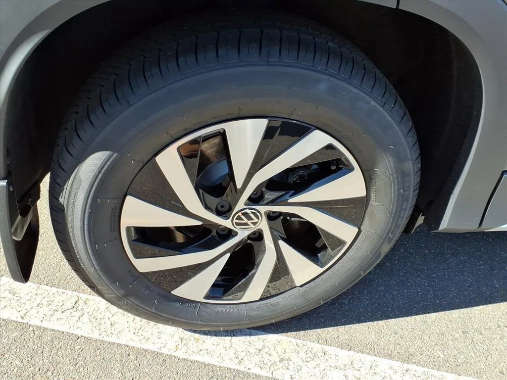 New 2026 Platinum Gray Metallic Volkswagen S image 17