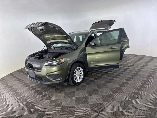 Used 2020 Green Jeep Latitude image 12