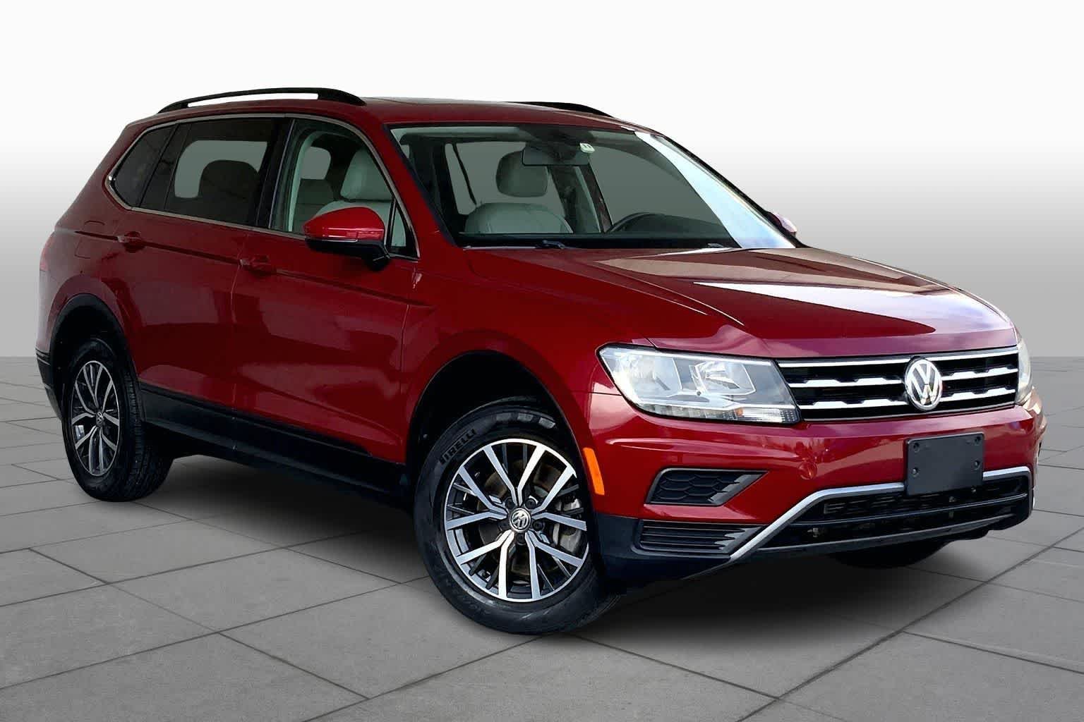 Used 2019 Cardinal Red Metallic Volkswagen SE image 3
