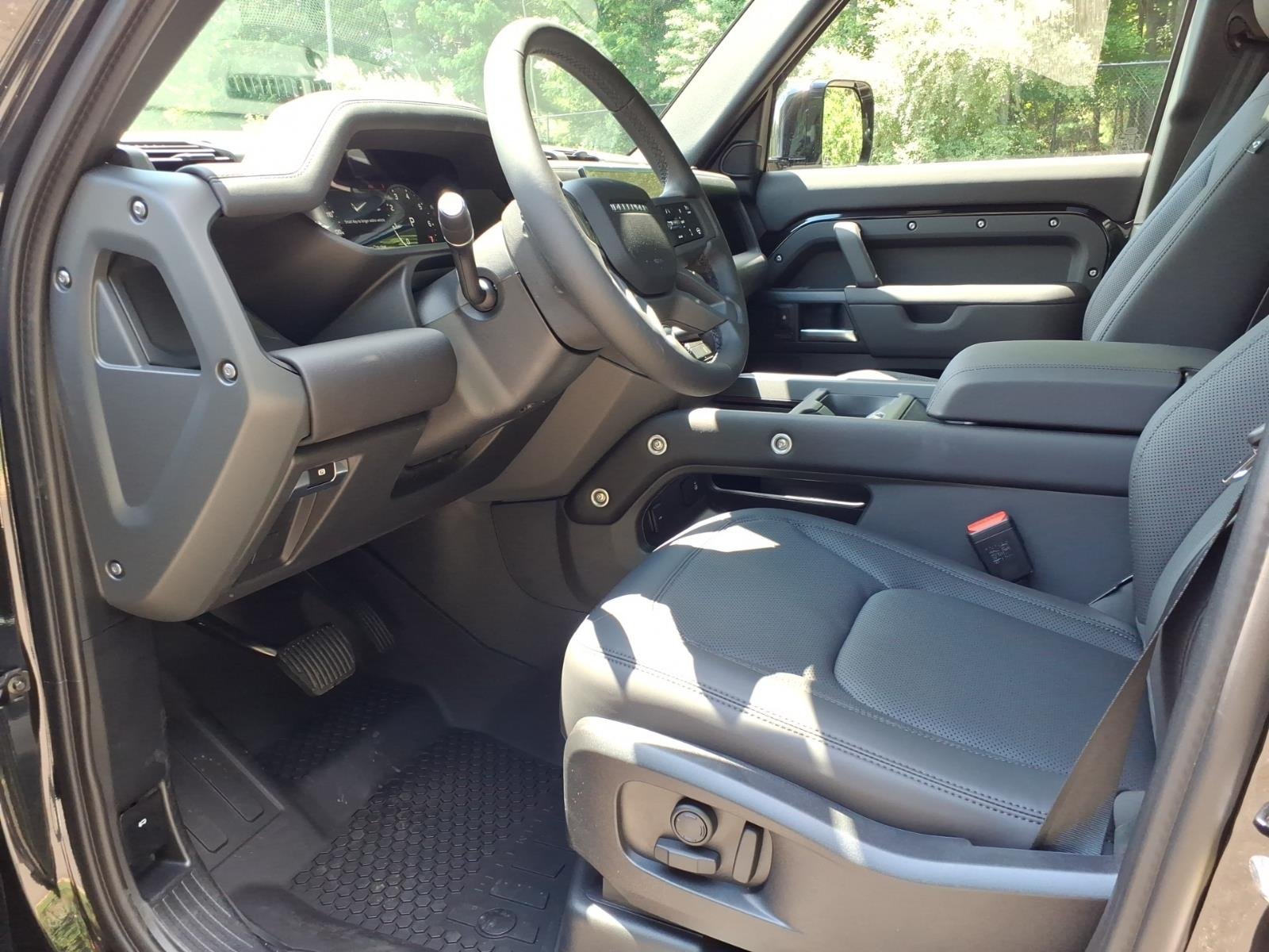 New 2026 Santorini Black Land Rover 110 X-Dynamic SE image 17