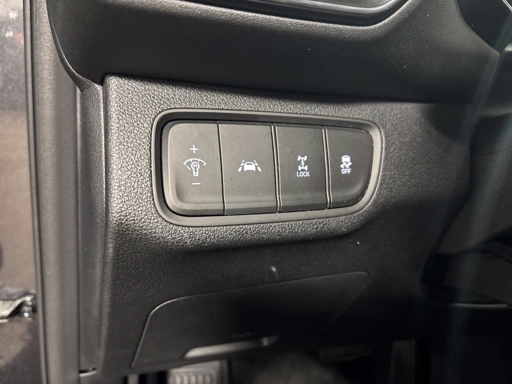 Used 2020 Gray Hyundai SE image 13