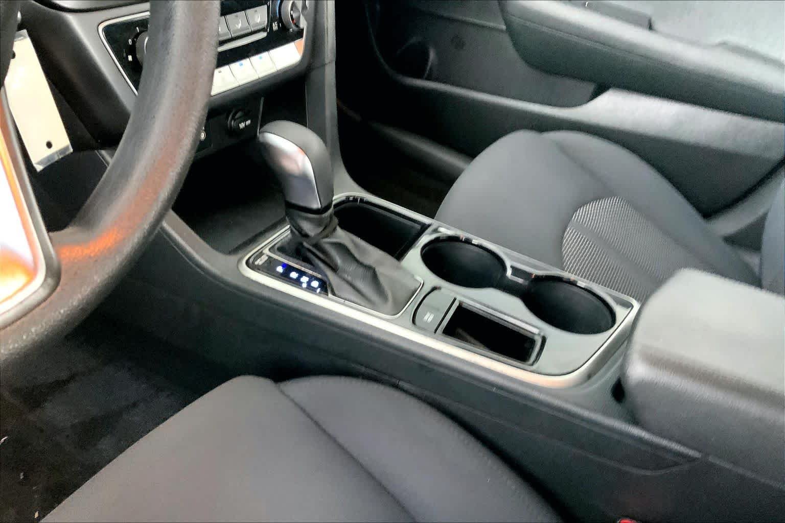 Used 2019 Phantom Black Hyundai SE image 16