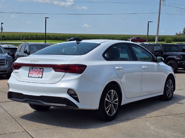 Used 2024 Snow White Pearl Kia LXS image 7