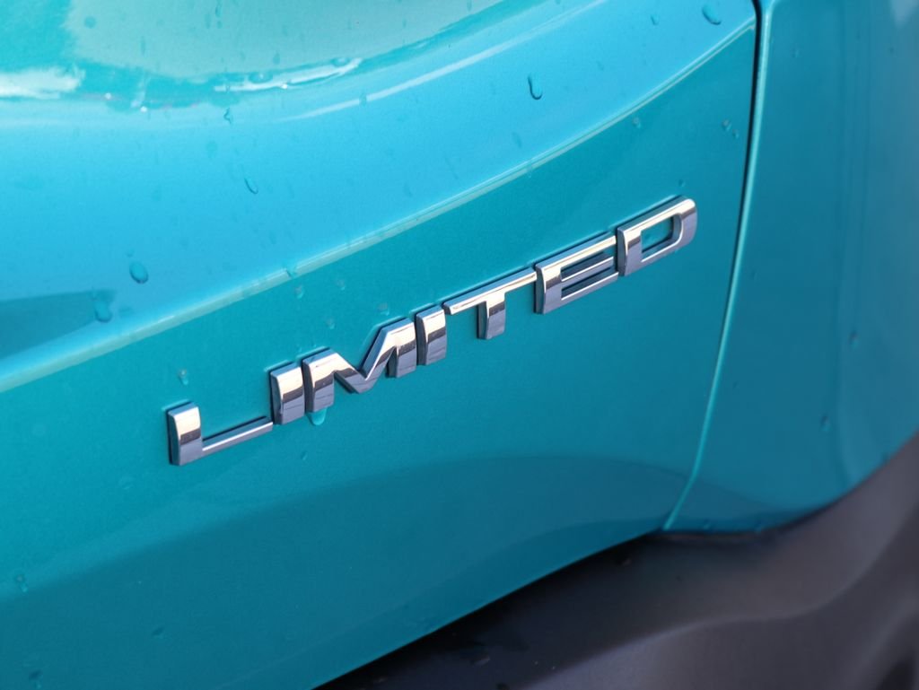 Used 2022 Teal Jeep Limited image 31