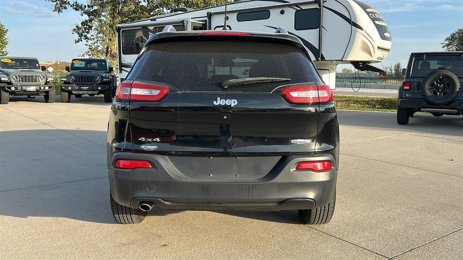 Used 2017 Black Jeep Latitude image 5