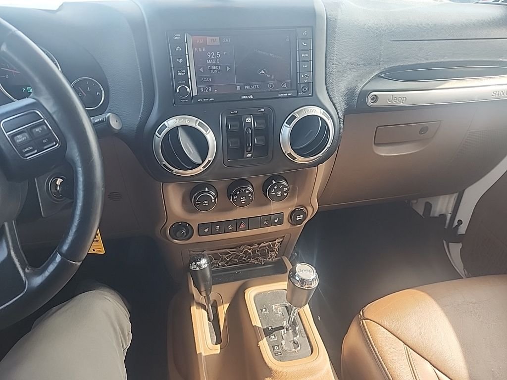 Used 2015 White Jeep Unlimited Rubicon image 24