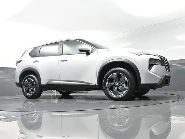 Used 2025 Silver Nissan SV image 32