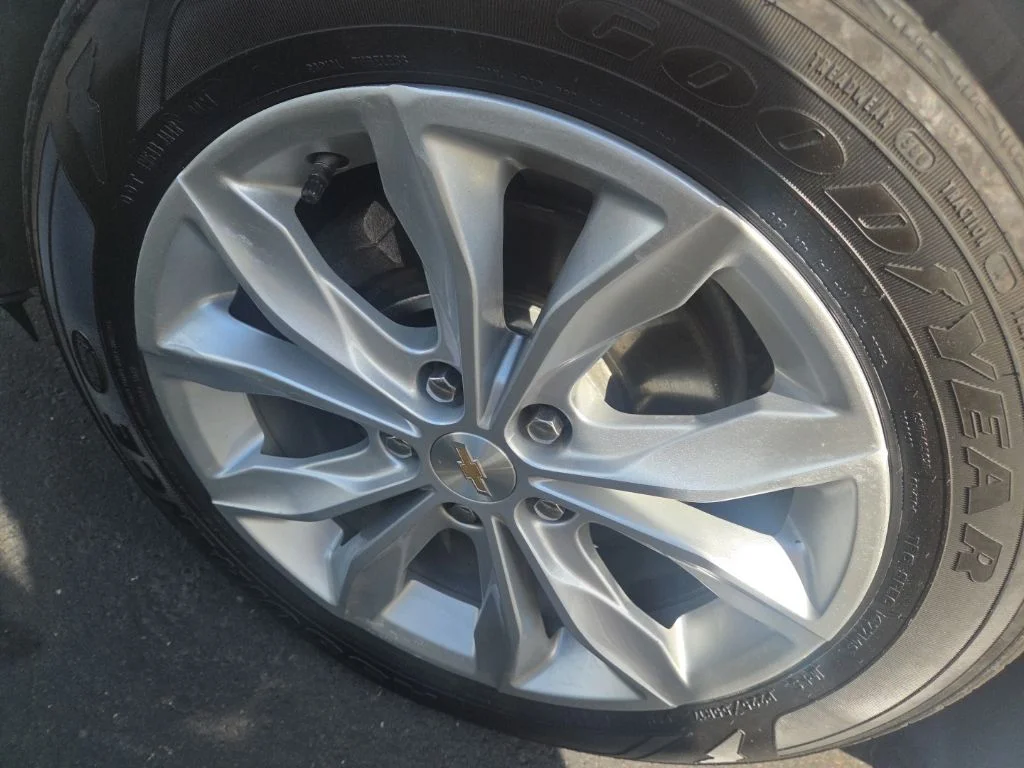 Used 2025 White Chevrolet LT image 12