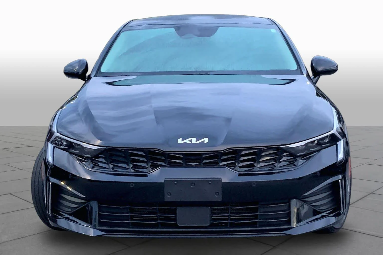 Used 2025 Aurora Black Pearl Kia LXS image 4