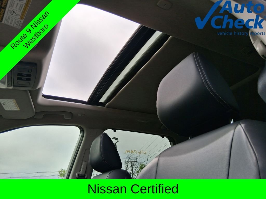 Used 2023 White Nissan SL image 27