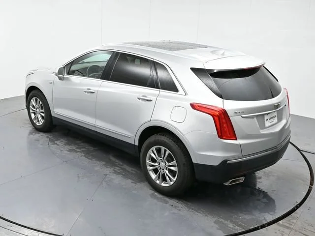 Used 2017 RADIANT SILVER METALLIC Cadillac Luxury FWD image 37