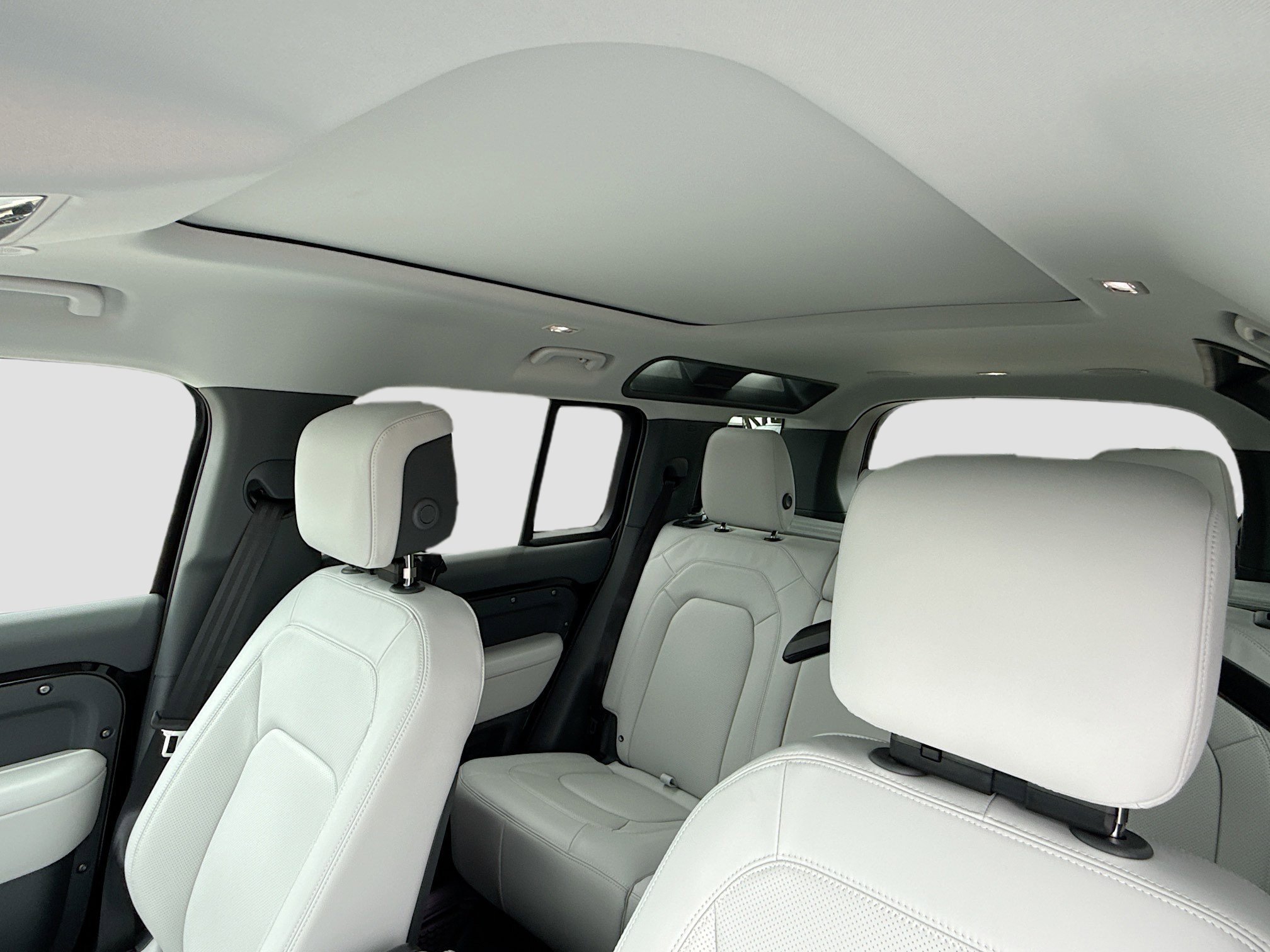 New 2026 Santorini Black LAND ROVER X-Dynamic SE image 27