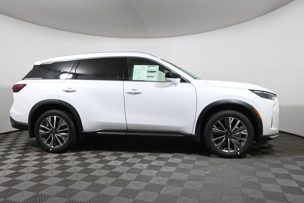 New 2027 RADIANT WHITE INFINITI Luxe AWD image 8