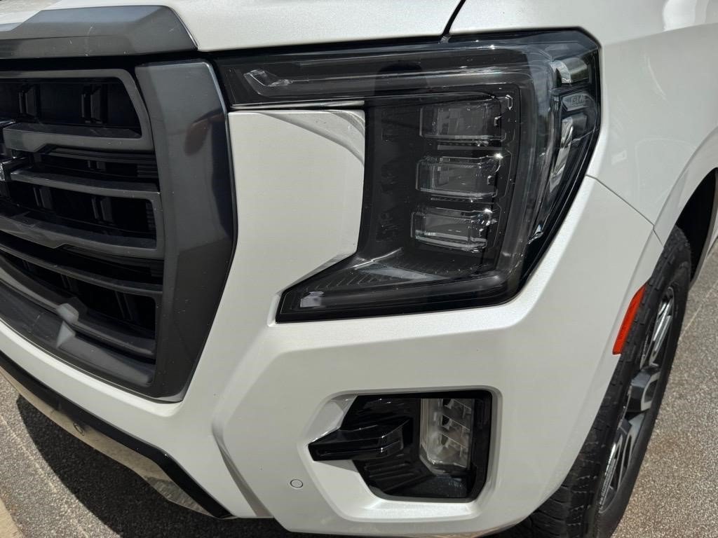Used 2022 White Frost Tricoat GMC AT4 image 25