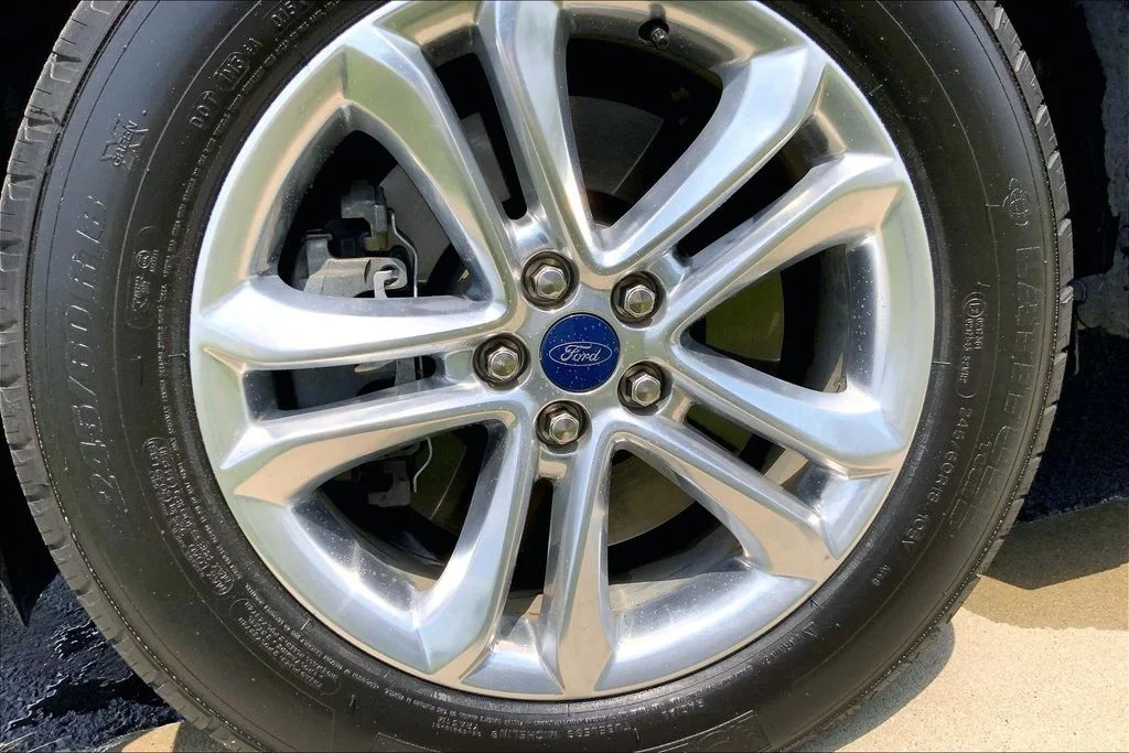 Used 2016 Blue Ford SEL image 3