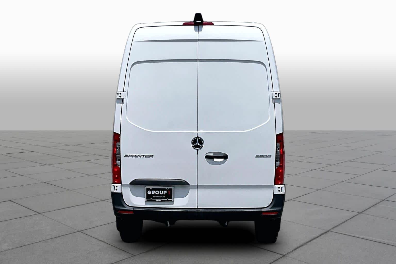 Used 2025 Arctic White Mercedes-Benz  image 5