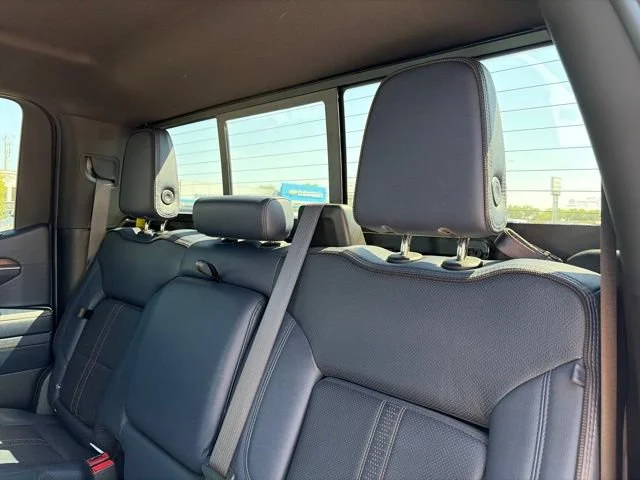 Used 2023 IRIDESCENT PEARL TRICOAT Chevrolet High Country image 38