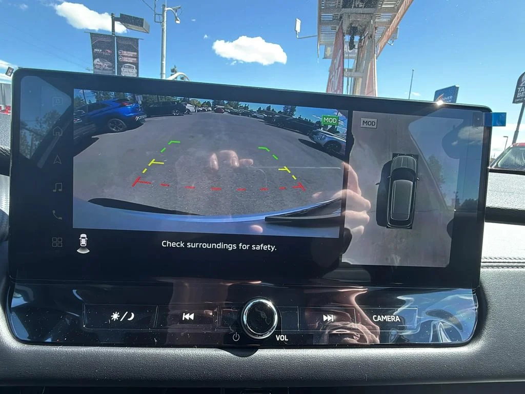 New 2026 White Diamond Mitsubishi LE image 18