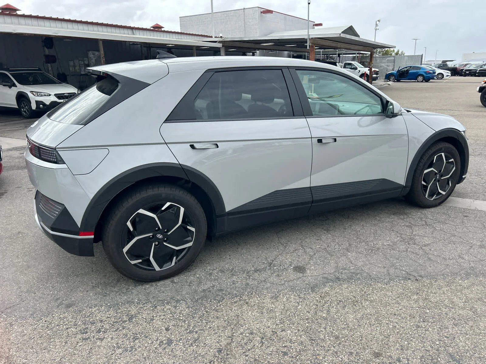 Used 2024 CYBER GRAY HYUNDAI SEL image 4