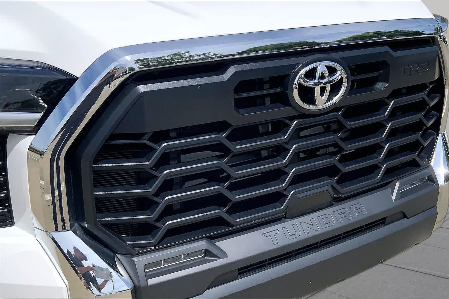 Used 2024 Ice Cap Toyota SR5 image 31