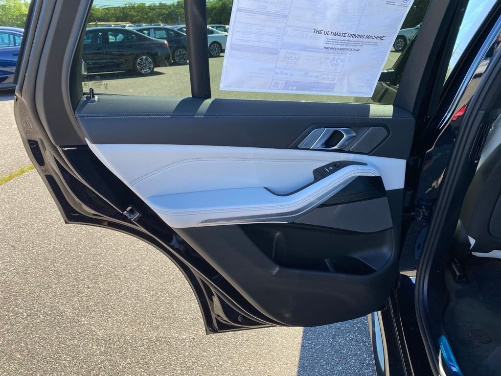 New 2026 Carbon Black Metallic BMW xDrive40i image 6