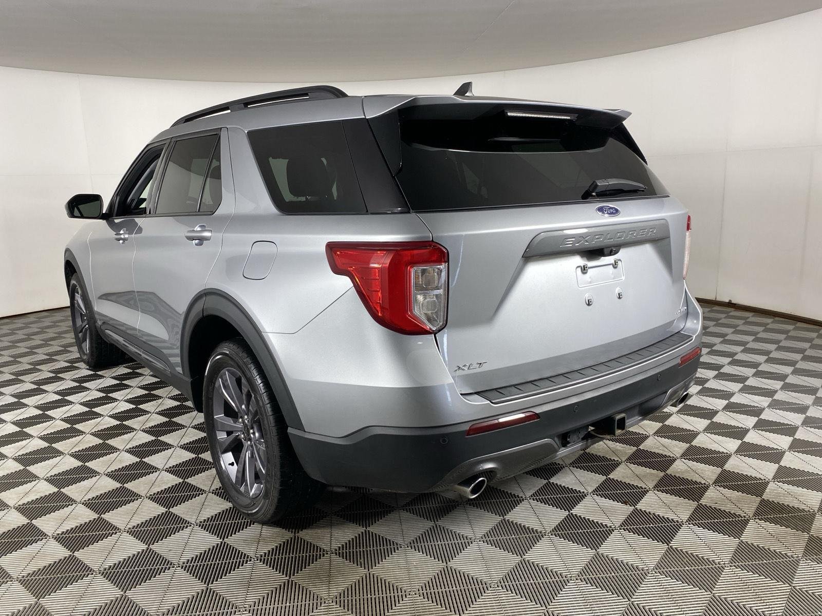 Used 2023 Iconic Silver Ford XLT image 8