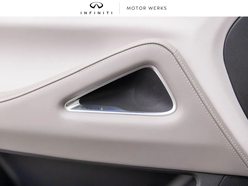New 2027 2T RAD WHT INFINITI Autograph AWD image 20