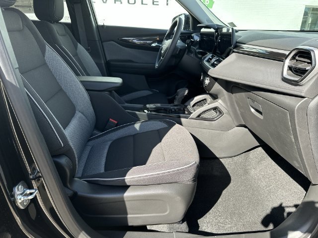 New 2026 Mosaic Black Metallic Chevrolet LT image 24