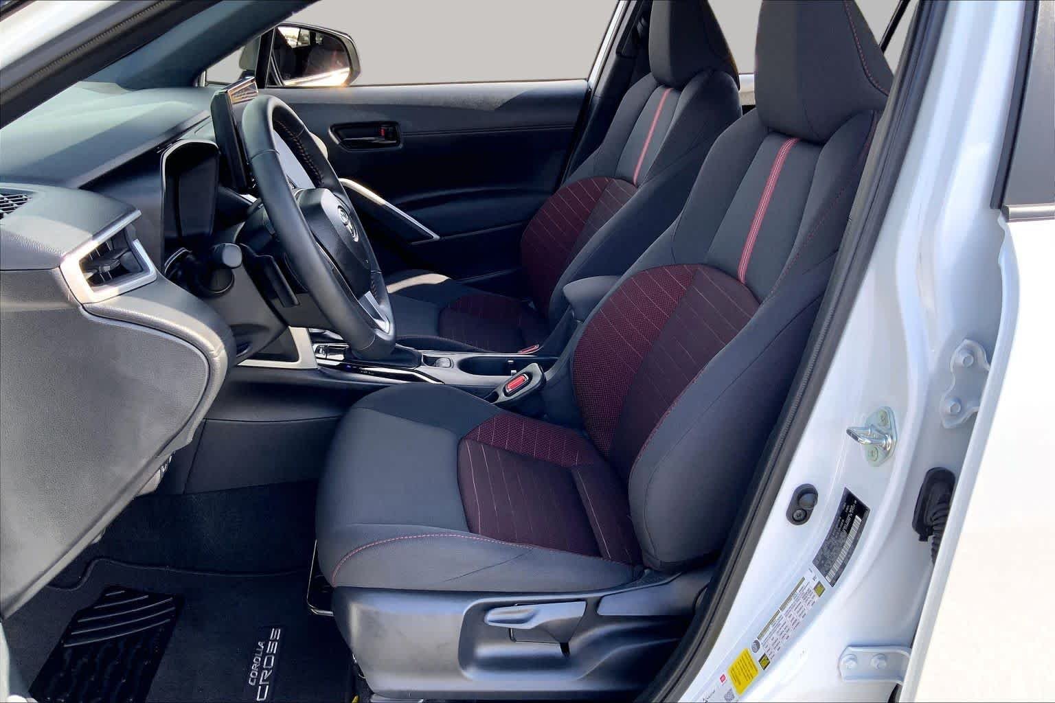Used 2025 Wind Chill Pearl/Jet Black Toyota Hybrid Nightshade Edition image 8