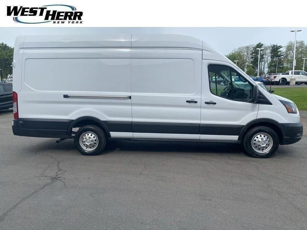 Used 2025 Oxford White Ford Base image 28