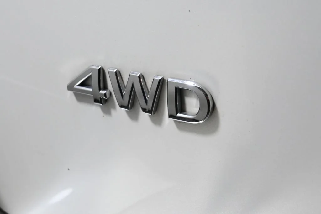 Certified Used 2023 White INFINITI LUXE image 44
