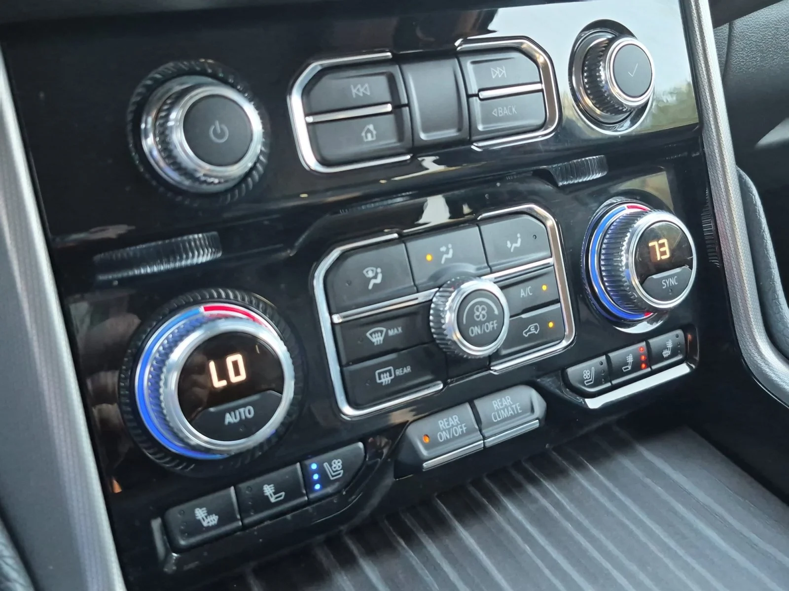 Used 2023 White Frost Tricoat GMC Denali image 18
