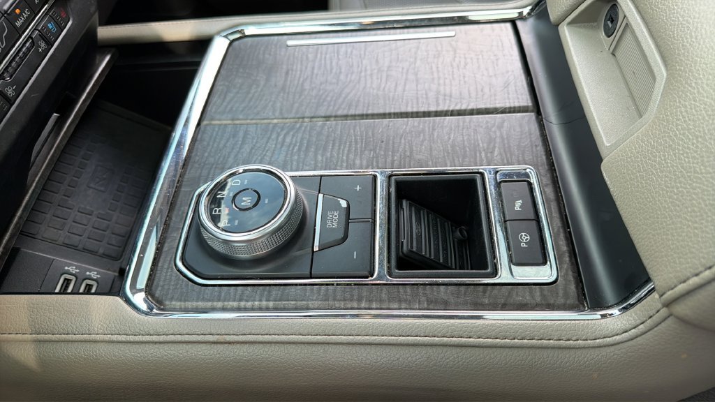 Used 2018 White Ford Limited image 16