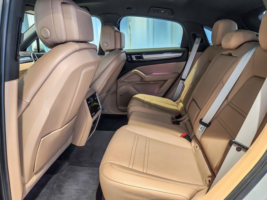 2023 Porsche Cayenne Coupe Platinum Edition - Photo 10