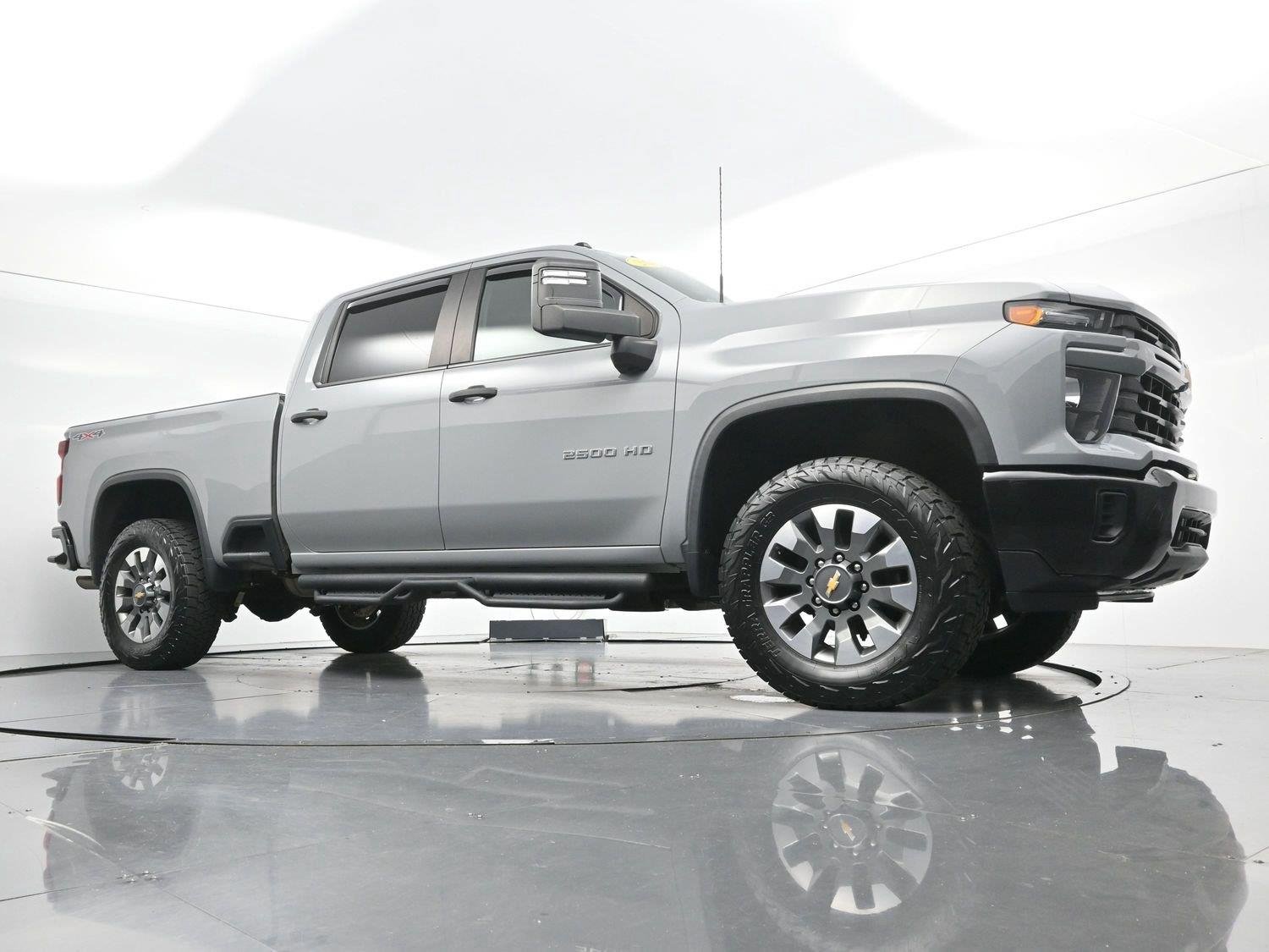 Used 2024 Slate Gray Metallic Chevrolet Custom image 43