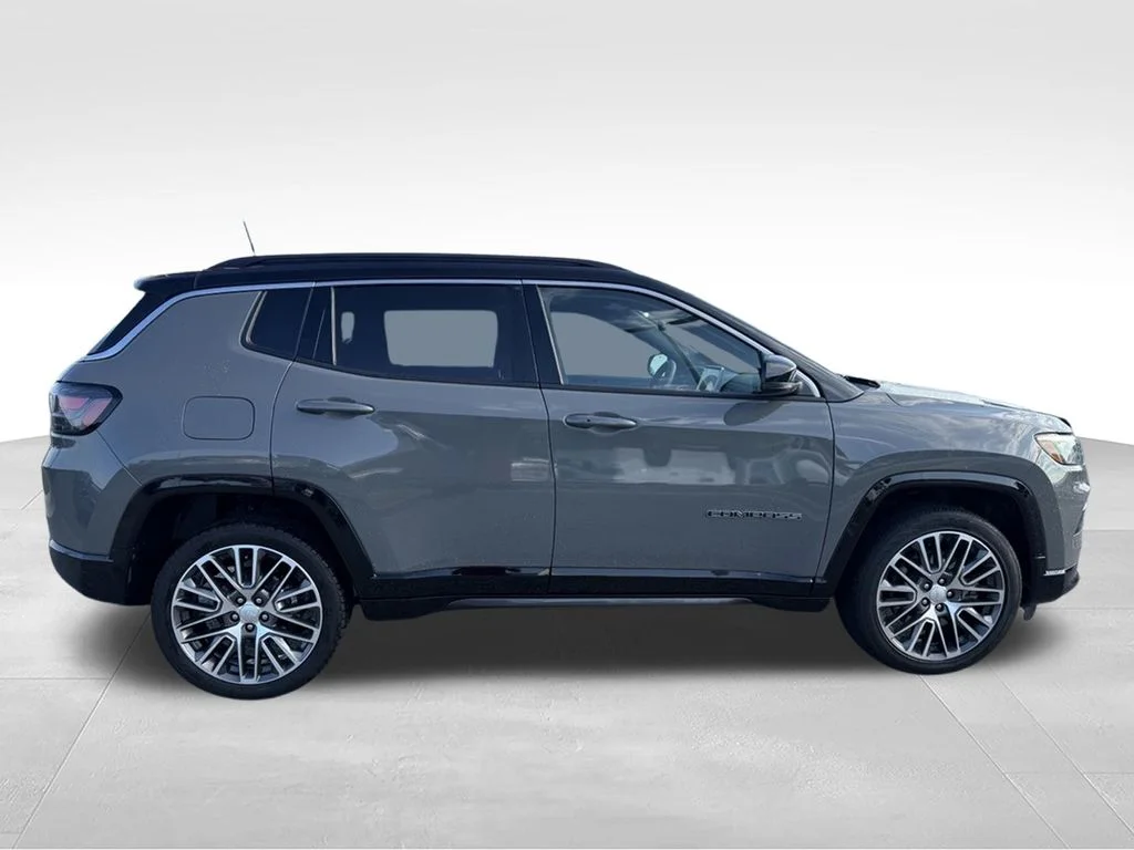 Used 2023 Gray Jeep Limited image 27