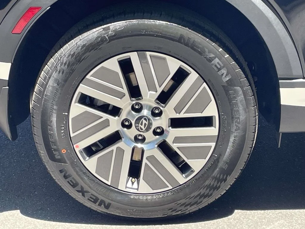 New 2026 Black Hyundai SEL Premium image 7