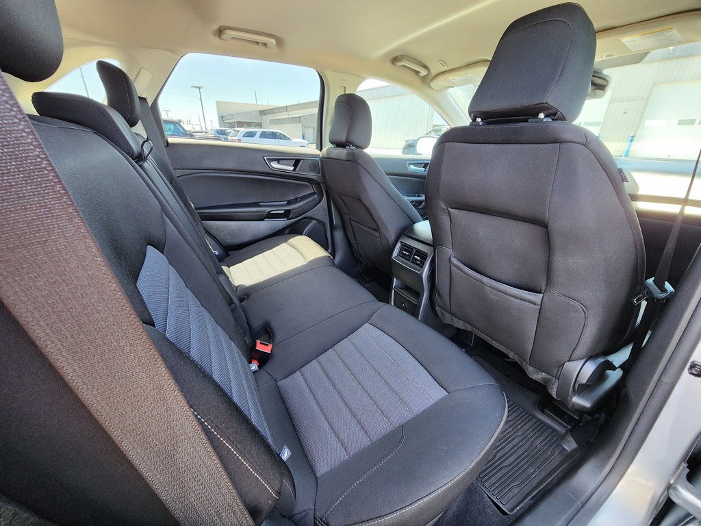 Used 2024 Iconic Silver Metallic Ford SE image 18