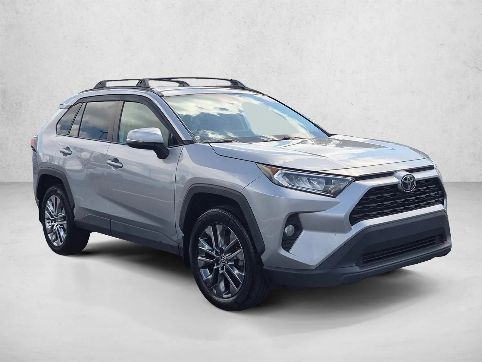 Used 2021 Silver Sky Metallic Toyota XLE Premium image 3