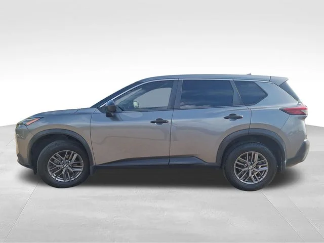 Used 2021 Gray Nissan S image 4