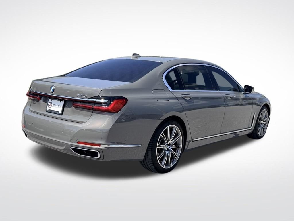 Used 2021 Gray BMW 740i image 7