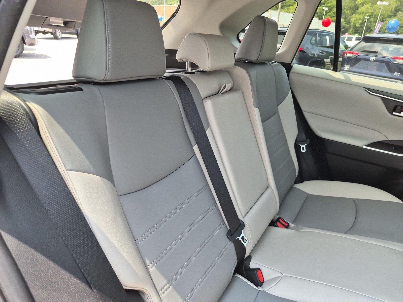 Used 2023 Wind Chill Pearl Toyota XLE Premium image 36