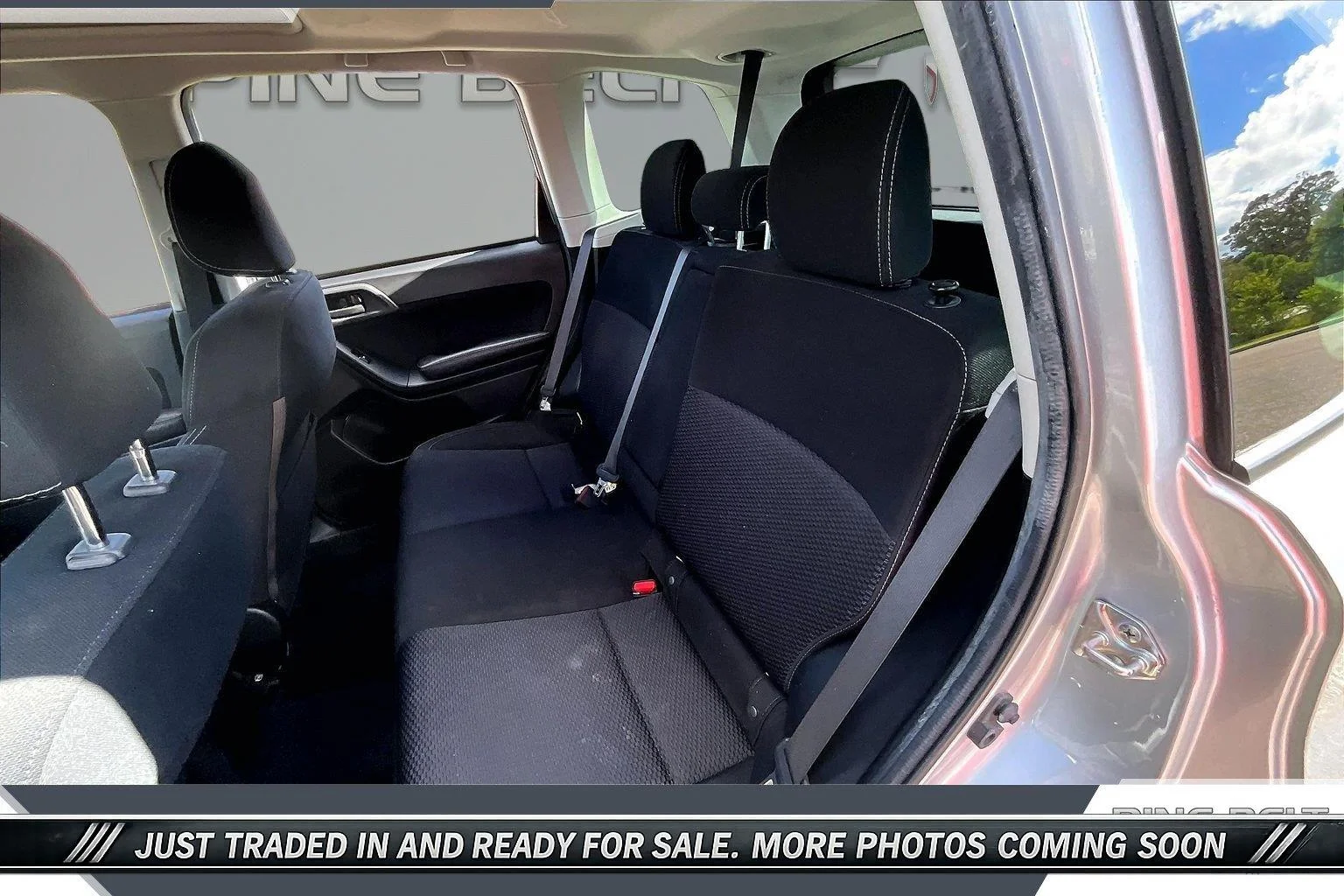 Used 2018 Silver Subaru 2.5i Premium image 19