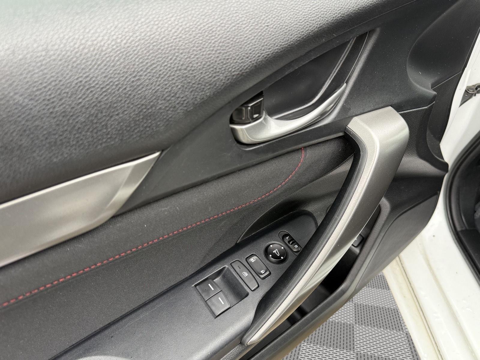 Used 2019 Platinum White Pearl Honda Si w/Summer Tires image 20