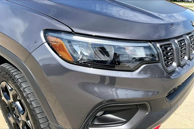 Used 2024 Metallic Jeep Trailhawk image 32