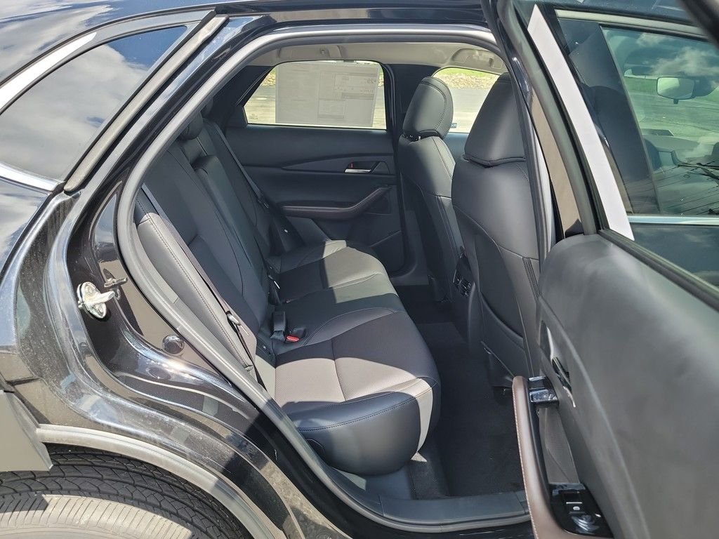 2025 Mazda CX-30 Premium - Photo 11