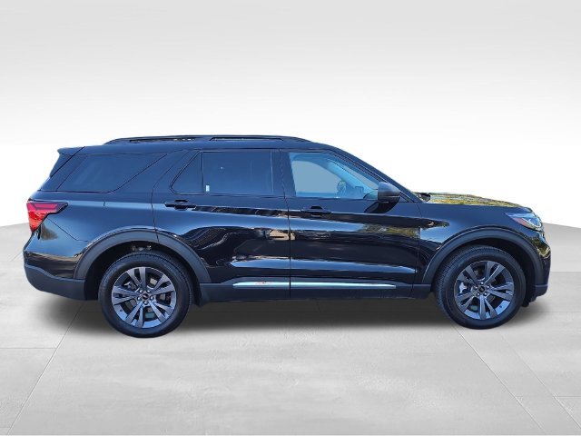 Used 2025 Black Ford Active image 6
