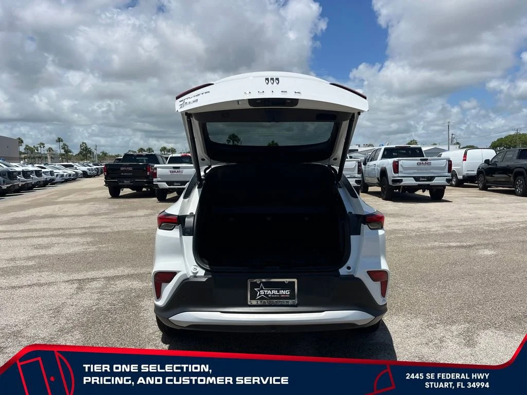Used 2025 Summit White Buick Preferred image 16